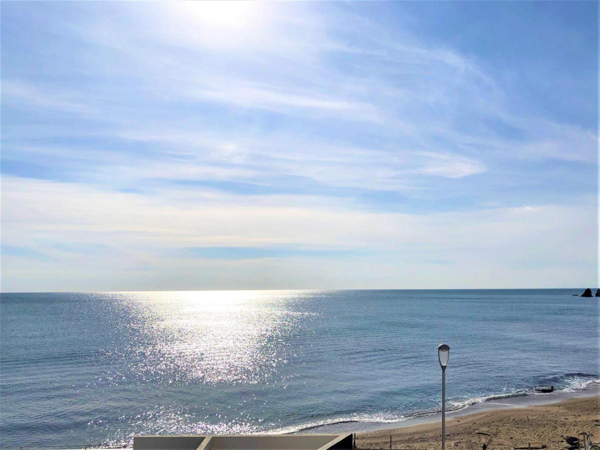 Les Pieds Dans L'Eau Apartment Agde Exterior photo